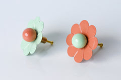 Daisy Drawer Pull with a Ball