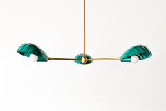 Three-arm chandelier with scalloped shell design in green and brass